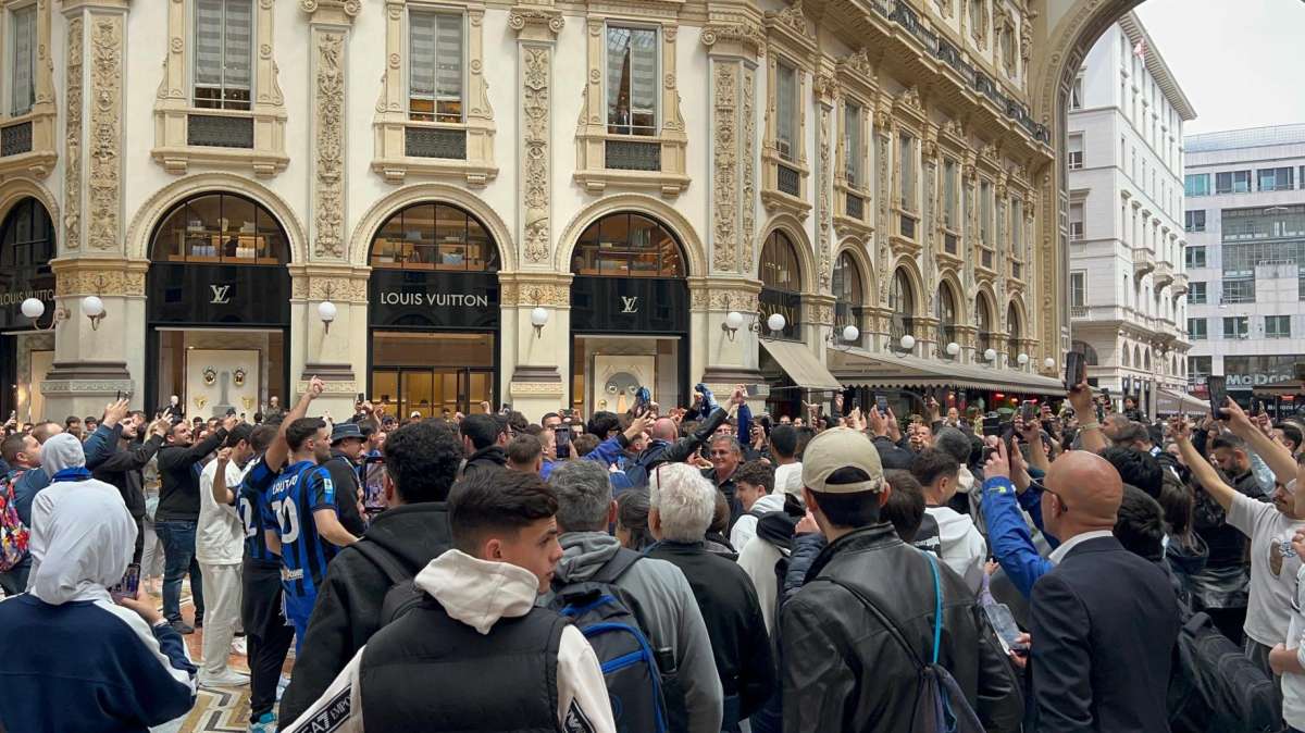 Inter-Barcellona, sale la febbre per la semifinale di ritorno: entusiasmo in centro a Milano