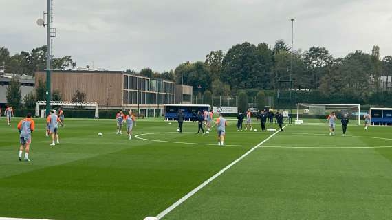 Inter, in corso la rifinitura per la sfida al Salisburgo: entrata dura di Acerbi su Dumfries