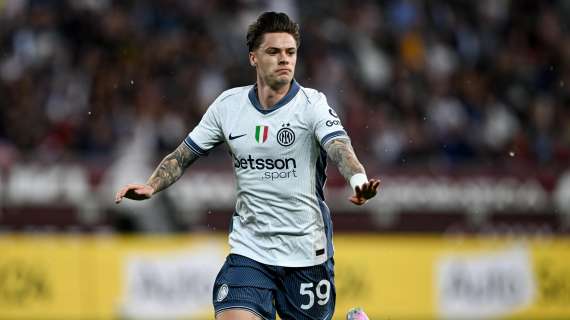 Sotto il diluvio la gemma di Zalewski e il miracolo di Martinez: Torino-Inter è 0-1 al 45’