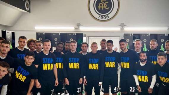 Ucraina: Spezia in campo con maglia 'Stop War'