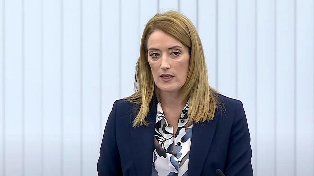 La presidente del Parlamento Europeo Roberta Metsola in visita all'Inter HQ