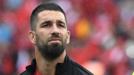 Arda Turan consola Calhanoglu: "Orgoglioso di te, fratello"