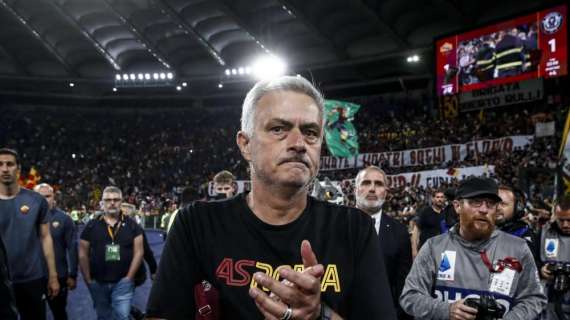 Roma, Mourinho indica la via: "Testa solo alla finale, dimentichiamo il passato"