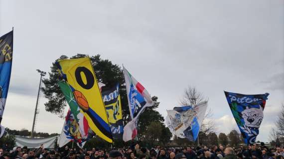 VIDEO - La Curva Nord alla Pinetina per caricare l'Inter in vista della Juve