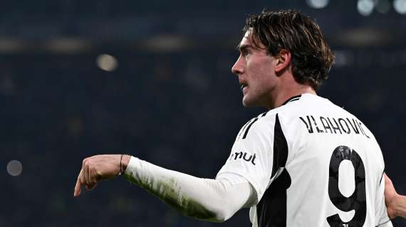 Alta tensione all'Allianz Stadium, battibecco tra Vlahovic e i tifosi della Juve