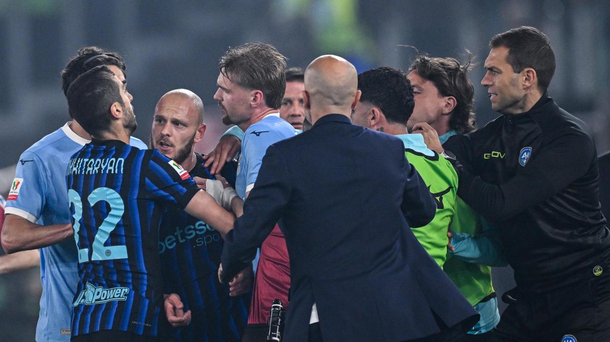 La moviola di TuttoSport: "Giusti i gialli a Bisseck e Bastoni, niente rigore per la Lazio"