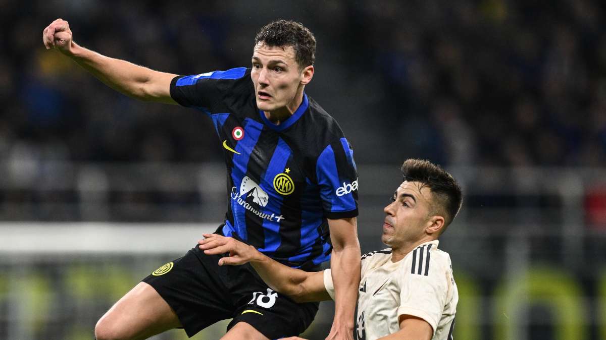 Striscione per Pavard: "Col ginocchio a pezzi a salutare il settore, la Nord ti rende onore"