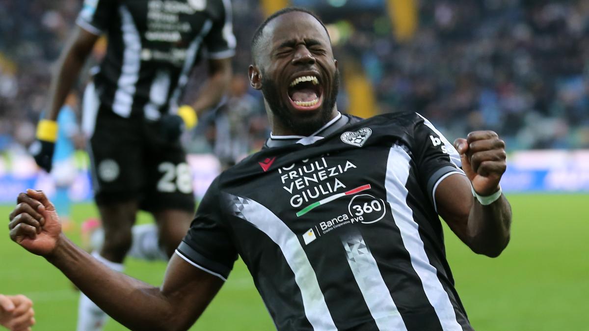 Davis risponde a Vecino: l'Udinese acciuffa la Lazio allo scadere fra le polemiche