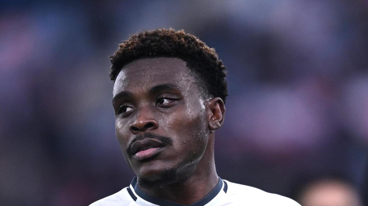 Dele Bashiru esalta Sarri: "Lo amiamo, è un grande allenatore. Con lui si migliora..."