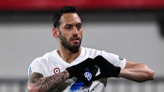 Gagliardini regala, Calhanoglu e Lautaro ringraziano. Tutto troppo facile, Inter avanti 2-0 al 45'