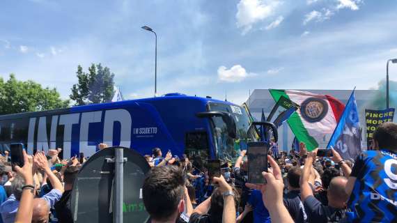 VIDEO - Inter arrivata allo Stadium: fischi e pugni al pullman dei nerazzurri