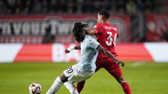 Twente-Lazio, olandesi puniti dalla UEFA per i cori razzisti a Tchaounà: la sanzione