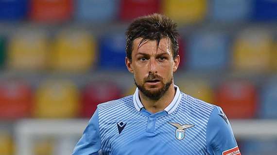 Acerbi è arrivato in sede per firmare il suo contratto con l'Inter