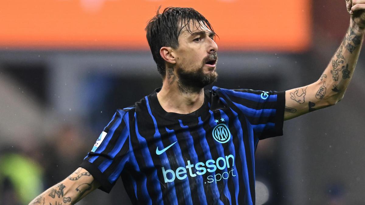 Ancora un guaio per l'Inter, va ko anche Acerbi: secondo cambio forzato in mezz’ora contro il Liverpool