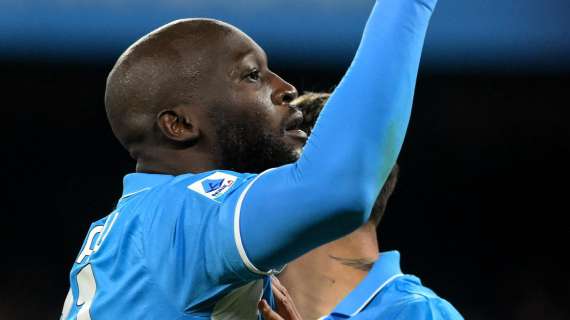 Lukaku evita il rosso e poi decide Napoli-Roma, a fine gara nessuna domanda a Conte