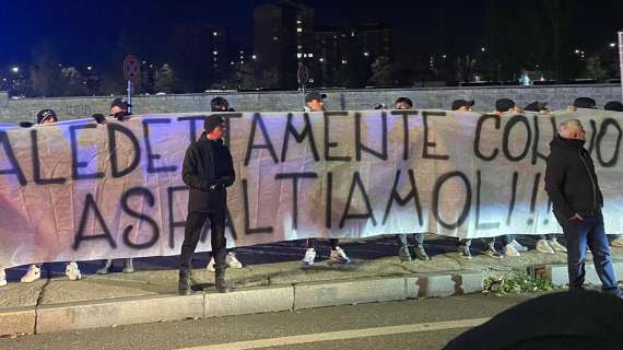 FOTO - Juve-Inter, sale la temperatura allo Stadium. Lo striscione bianconero: "Asfaltiamoli"