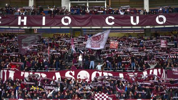 Lo striscione del Torino contro la Juve: "M***e e FIGC: il legame indegno"