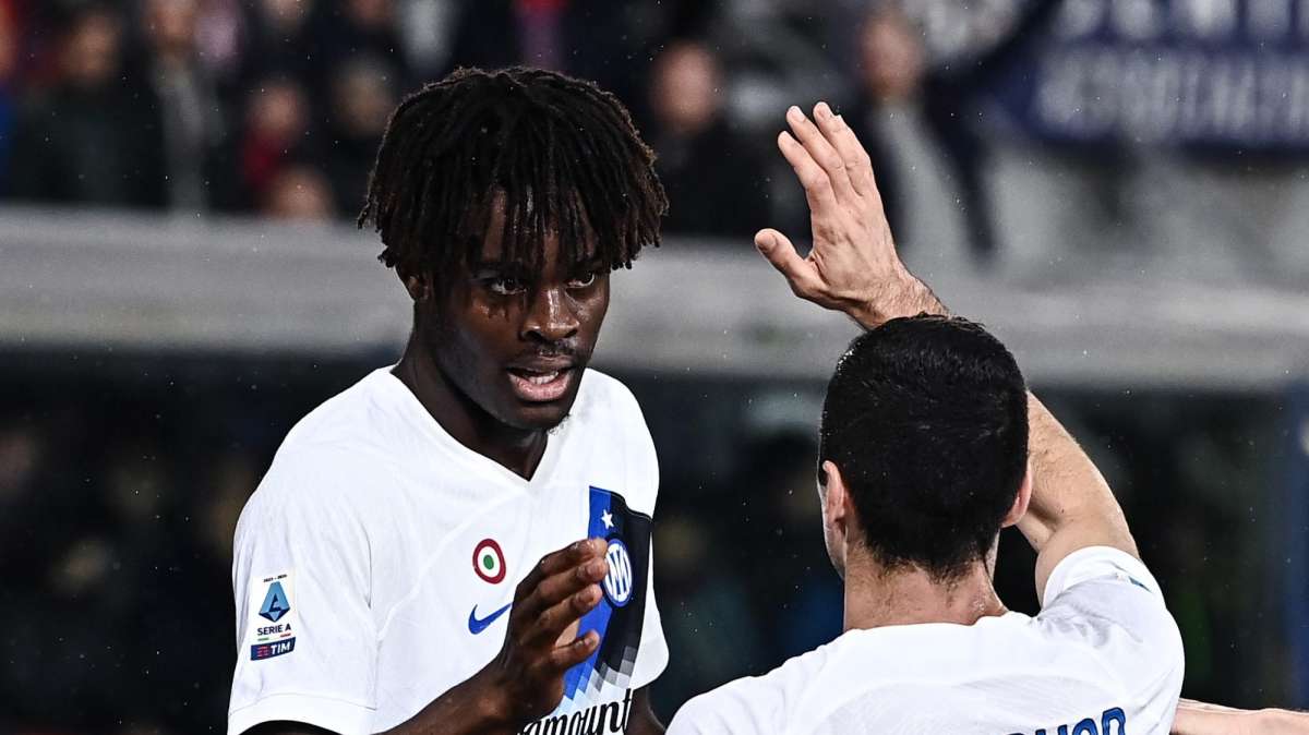 Bisseck l’ariete sfonda il Bologna: al 45’ Inter in vantaggio al Dall’Ara