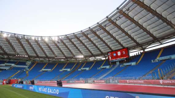 Lazio-Roma, lancio di oggetti tra i tifosi: intervengono gli steward