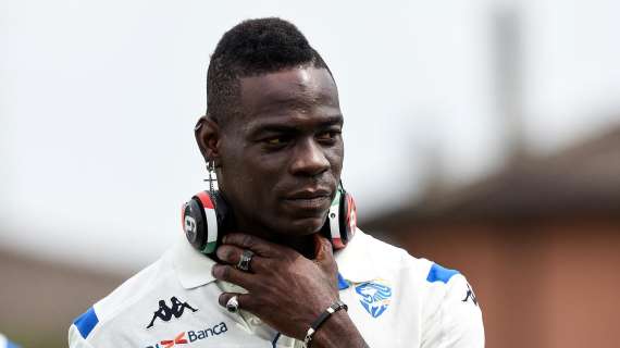 Balotelli ne combina un'altra: esploso un petardo nello spogliatoio