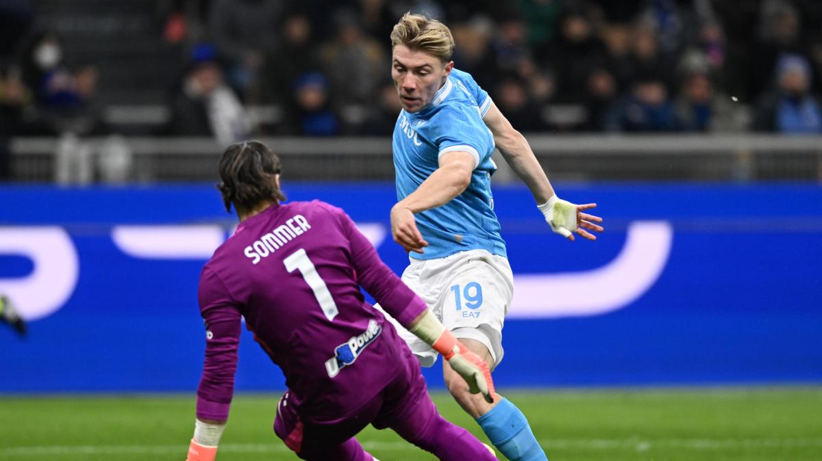 Napoli, Hojlund: "Potevo fare meglio, Conte simile a Gasp. Il duello con Akanji..."