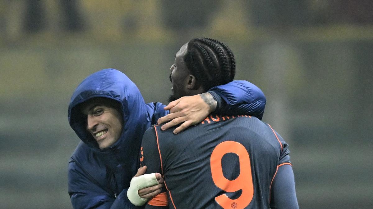 "Scappo o spacco, Inter-Napoli resa dei conti per lo scudetto. Nuovo Milan in agguato", la prima pagina de La Gazzetta dello Sport