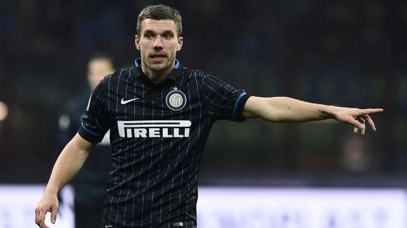 L'ex Inter Podolski perde la testa: espulso nel suo torneo di beneficenza