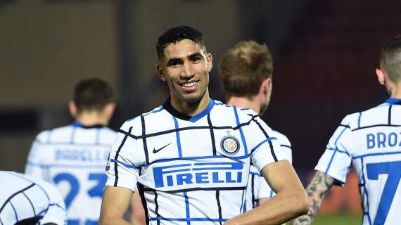 Inter, spunta un nome nuovo per il post Hakimi: proposto lo svincolato Van Aanholt
