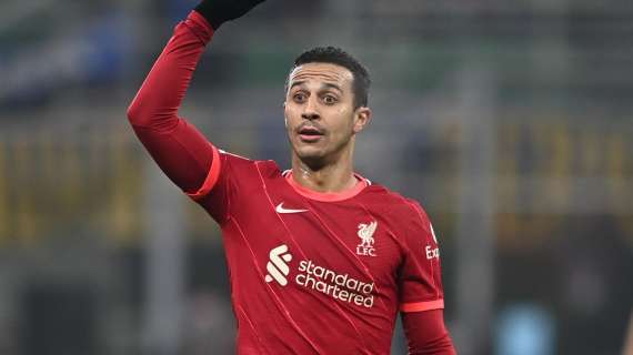 Liverpool, tegola nel riscaldamento: si ferma Thiago Alcantara