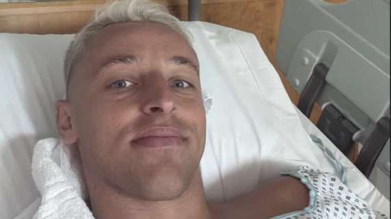 Frattesi scherza sui social: "Gli ho chiesto di mettere a posto pure i piedi, ma..."