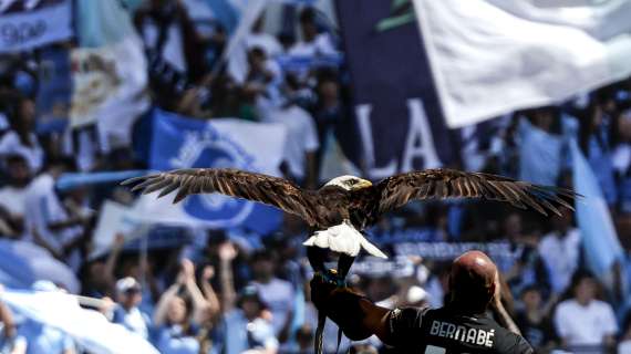 Dal Guardian a Marca, la storia del falconiere licenziato dalla Lazio fa il giro d'Europa