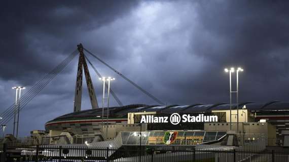 Juve, nuovo striscione fuori dall'Allianz Stadium: "Spettacolo indecente"