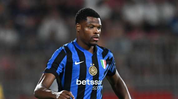 Dumfries corre verso il rinnovo di contratto, nessuna offerta dal Manchester United