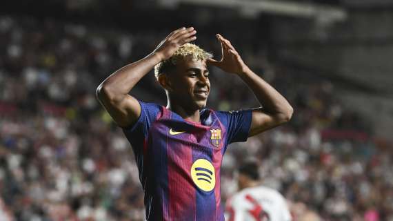 Yamal festeggia come LeBron, mima la corona da re del Barcellona