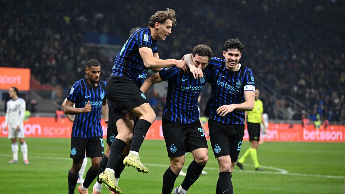 "Domenica hot nella corsa scudetto, sotto a chi toppa aspettando la Supercoppa", la prima pagina del Corriere dello Sport