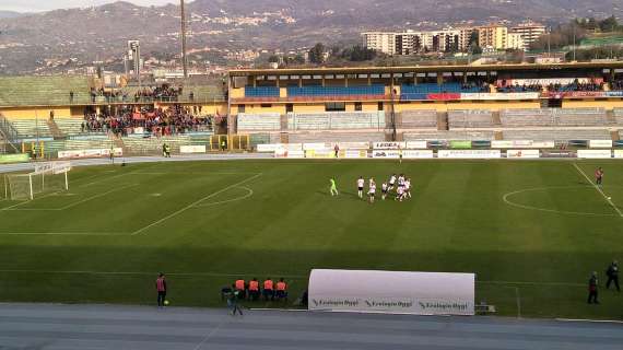 Muore tifoso 75enne durante Cosenza-Messina: stadio in silenzio