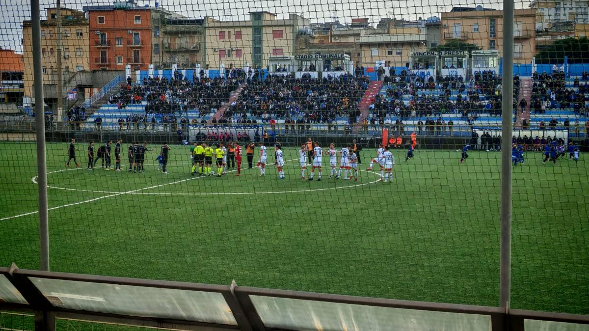 Il Gela, in dieci, batte il Messina nel finale (1-0) e il "Presti" festeggia