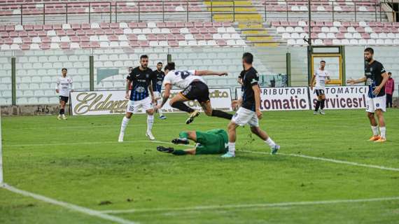 Il Messina non c'è, il Latina gioca e finisce 0-3 tra i fischi