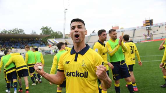 Santoro esulta in gialloblu