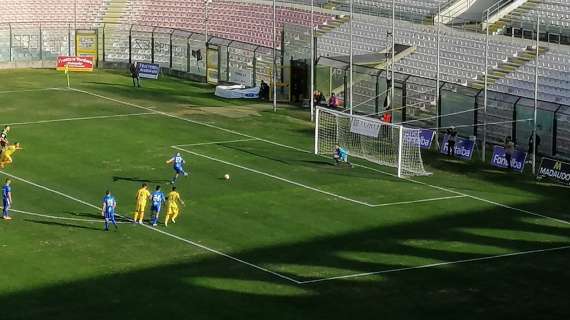 L'Fc Messina vince e si diverte: 3-0 sul Biancavilla in dieci uomini