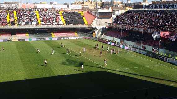 Emmausso segna, Luciani sbaglia il rigore. Il Foggia vince, il Messina va in D
