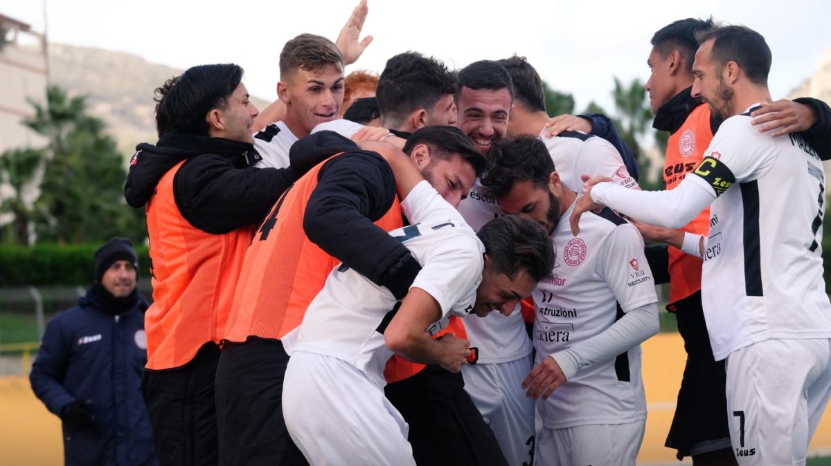 Savoia, capolista solitaria. Milazzo corsara a Lamezia, pari per la Nuova Igea