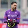 Fiorentina, grave infortunio per Sirigu in amichevole: il portiere lascia lo stadio in ambulanza