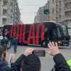 VIDEO MN - Arrivato il pullman del Milan allo Stadio Olimpico Grande Torino