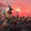 VIDEO MN - Fumogeni e cori della Curva Sud nel consueto corteo pre partita