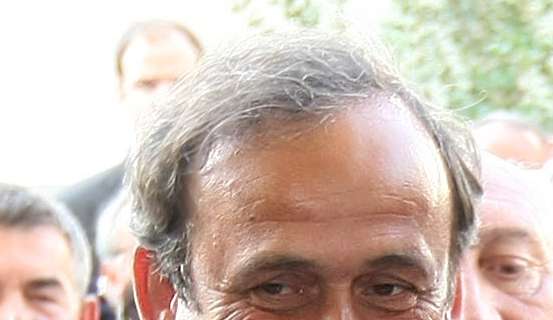 Platini: "Applaudiamo Maldini"