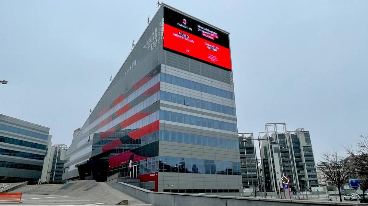 CorSera: "Il Milan fa il casting per il bomber. L’identikit del 9 che vuole Max"