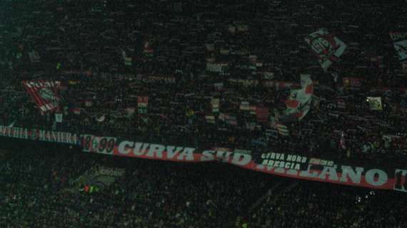 FOTO MILANNEWS - La "sciarpata" della Curva Sud in Milan-Arsenal