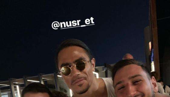 FOTO - I rossoneri Romagnoli e Donnarumma con Nusret