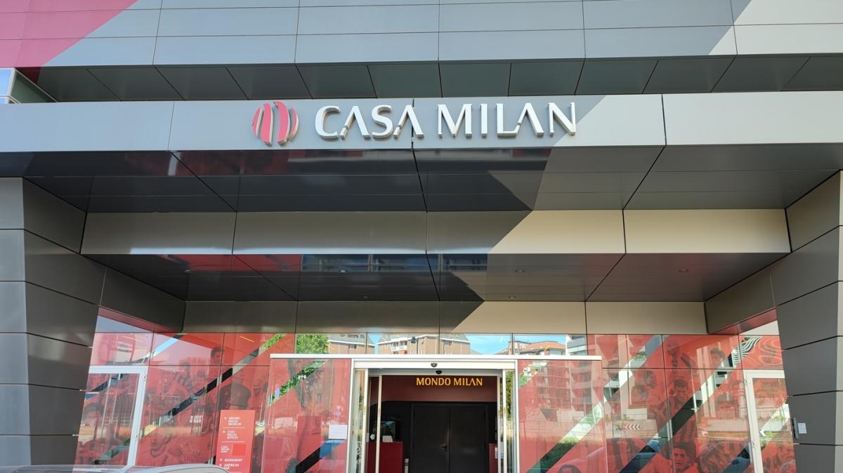 Milan, in arrivo un nuovo dirigente per il mercato. A gennaio caccia ad un difensore, ma non solo